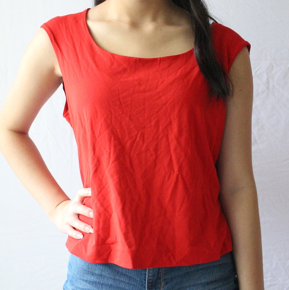 ANN TAYLOR Vibrant Red Crop Top